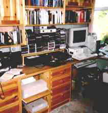 mydesk.jpg (7265 bytes)